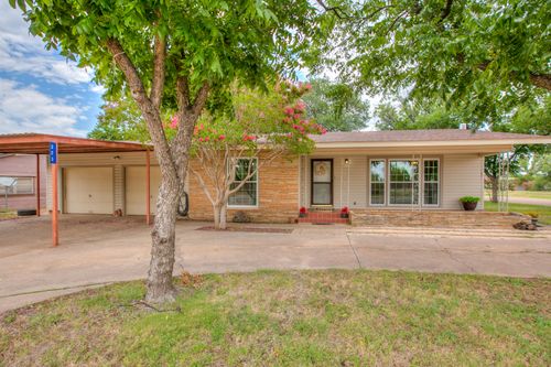 323 S State St, Bronte, TX, 76933-5718 | Card Image