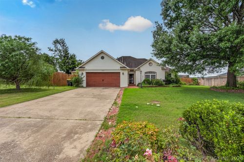 2150 E 140th Pl S, Bixby, OK, 74008-3647 | Card Image