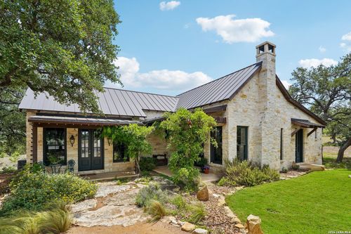 162 Flowering Sage Ln, Fredericksburg, TX, 78624-8407 | Card Image