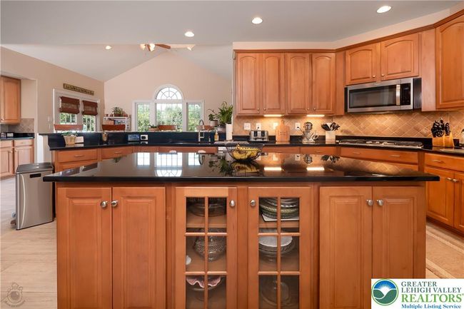 2307 Blackledge Dr, House other with 4 bedrooms, 5 bathrooms and null parking in Quakertown PA | Image 23
