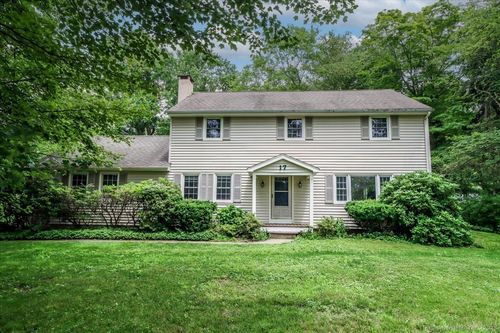 17 Robinhood Rd, Danbury, CT, 06811-2819 | Card Image