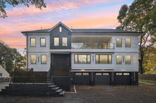 883 Greendale Ave, Needham, MA, 02492-4413 | Card Image