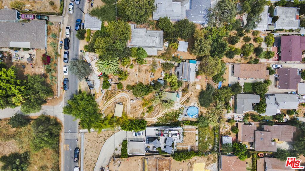 Land in Los Angeles 3