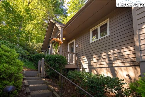181 Pheasant Ln, Blowing Rock, NC, 28605-9937 | Card Image