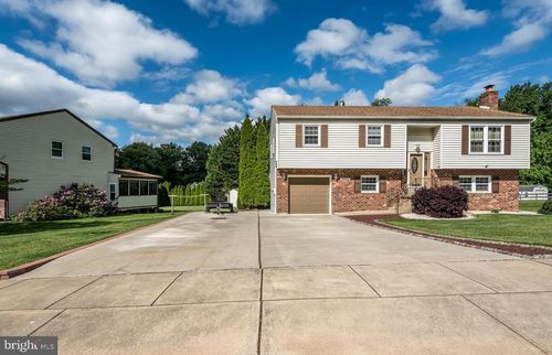 2202 Briarcliff Ave, UPPER CHICHESTER, PA, 19061-3847 | Card Image