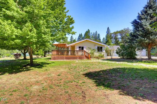 2072 Evans Creek Rd, Rogue River, OR, 97537-5521 | Card Image