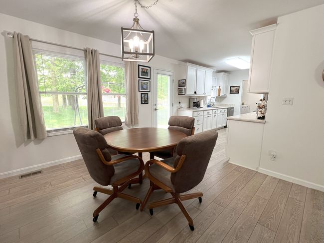 Dining | Image 11