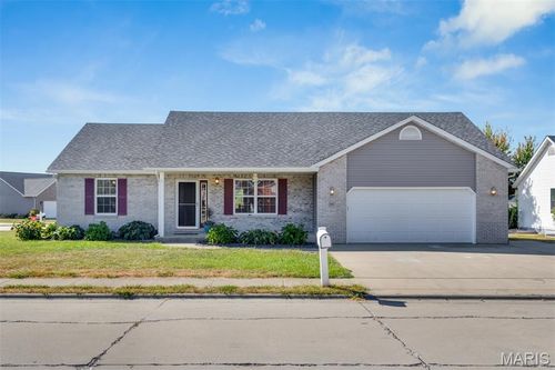 100 Whistling Straits Dr, Highland, IL, 62249-2879 | Card Image