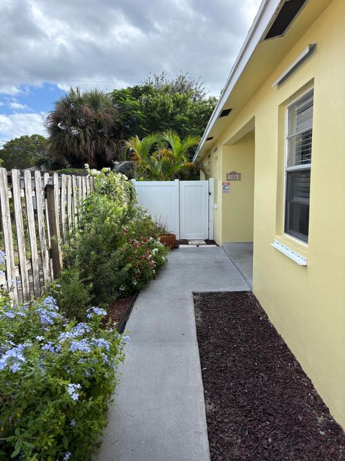 126 Milton St, Lantana, FL, 33462-4638 | Card Image