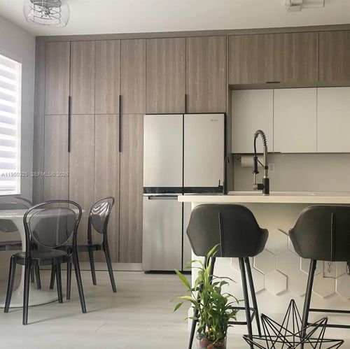 8135 Nw 108th Ave, Doral, FL, 33178-6050 | Card Image