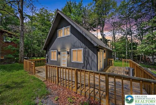 1717 Rolling Hills Dr, Tobyhanna, PA, 18466-3660 | Card Image