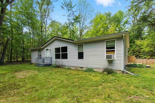 450 W Wackerly Rd, Sanford, MI, 48657-9682 | Card Image