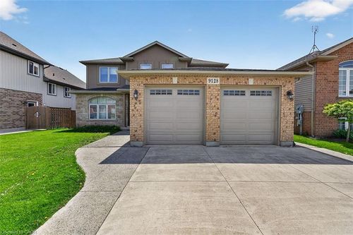 9128 Hendershot Blvd, Niagara Falls, ON, L2H0E3 | Card Image