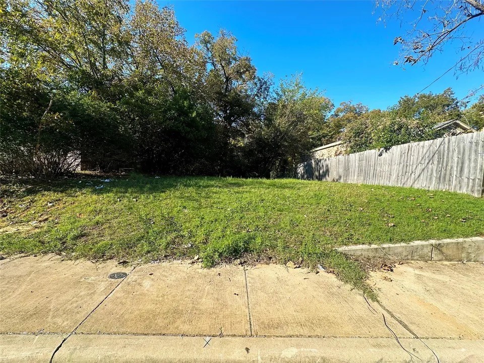 Land in Dallas