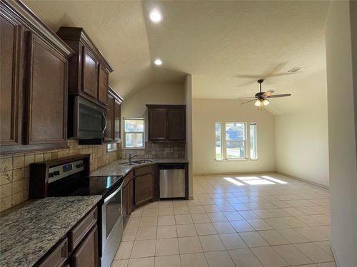 16928 W Ivanhoe, Montgomery, TX, 77316-6731 | Card Image