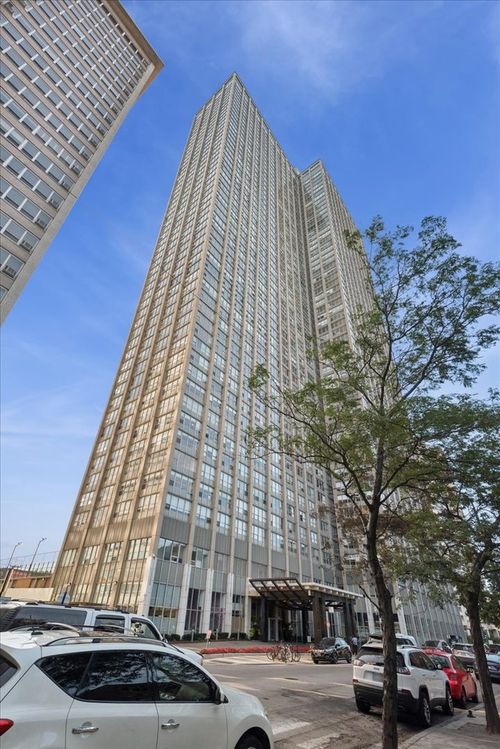 apt-4216-655 Irving Park Rd, Chicago, IL, 60613-3199 | Card Image