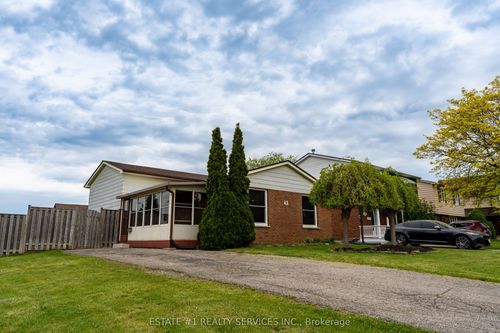 43 Dyer St, Saint Thomas, ON, N5R5K2 | Card Image