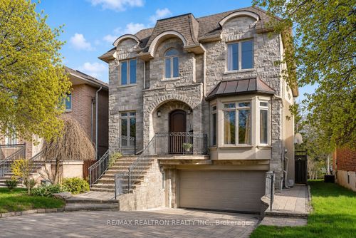 71 Newton Dr, North York, ON, M2M2M8 | Card Image
