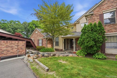 29726 Pine Ridge Cir, Farmington Hills, MI, 48331-1876 | Card Image