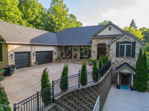 224 Burning Oaks Dr, Sevierville, TN, 37876-3604 | Card Image