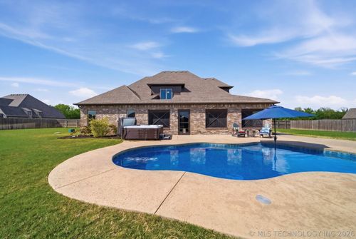 1956 E 172nd St S, Mounds, OK, 74047-6267 | Card Image