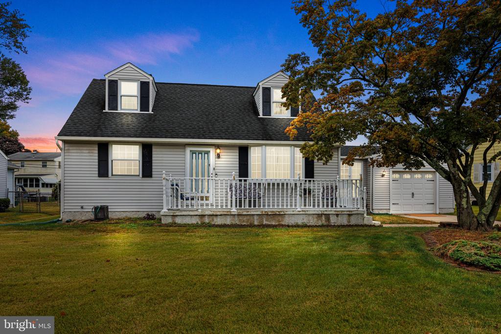 Taylor Dr, Levittown, PA 19054