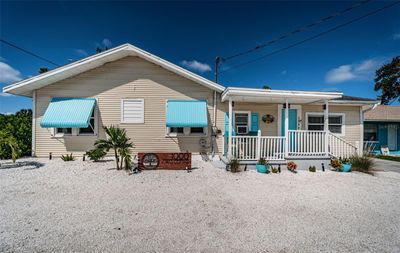 1000 Oak Street, House other with 3 bedrooms, 2 bathrooms and null parking in DUNEDIN FL | Image 2