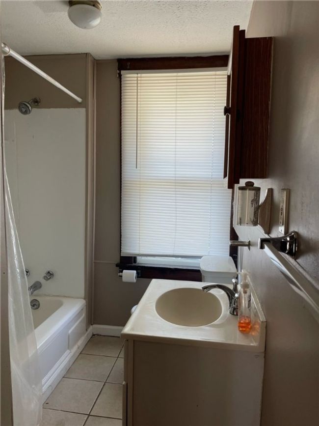 412 20 Th St, House other with 2 bedrooms, 1 bathrooms and 1 parking in Beaver Falls PA | Image 10