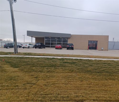 2710 6th St Sw, Cedar Rapids, IA, 52404-4002 | Card Image