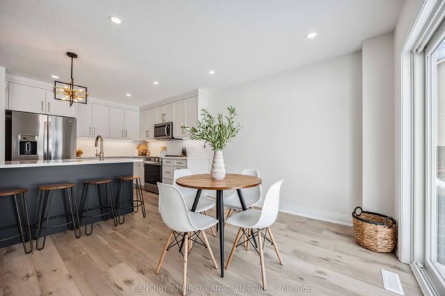 483 Huron St, House other with 3 bedrooms, 3 bathrooms and 2 parking in Wyoming ON | Image 14