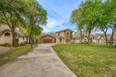 207 Crane Drive, House other with 4 bedrooms, 3 bathrooms and 4 parking in Highland Haven TX | Image 2