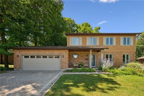 667 Fern Rd, Waterloo, ON, N2V1G4 | Card Image