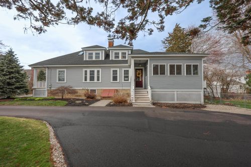 749 Maple St, Manchester, NH, 03104-3209 | Card Image