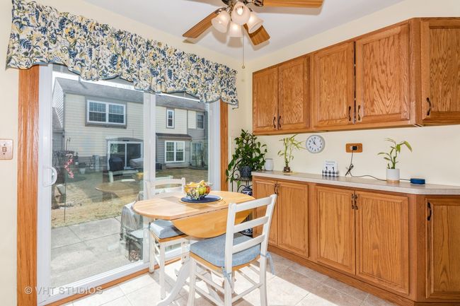 1351 Woodlake Dr, Townhouse with 2 bedrooms, 2 bathrooms and 1 parking in Carol Stream IL | Image 9