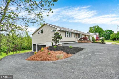 879 Graffius Rd, YORK, PA, 17404-9756 | Card Image