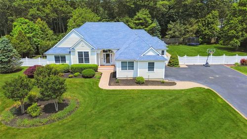 39 Hidden Pond Path, Wading River, NY, 11792-2174 | Card Image