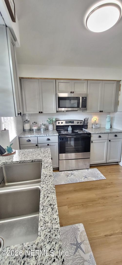 5-1647 El Camino Rd, JACKSONVILLE, FL, 32216-8812 | Card Image