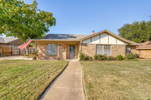 1021 Auburn Dr, Arlington, TX, 76012-5302 | Card Image