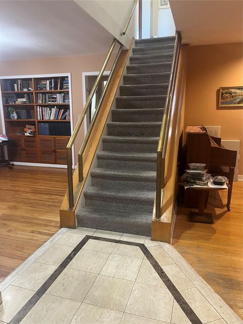 319 Mill Rd, Hewlett, NY, 11557-1217 | Card Image