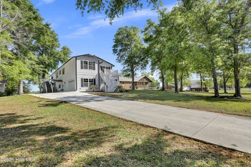 725 Chadwick Shores Dr, Sneads Ferry, NC, 28460-9209 | Card Image