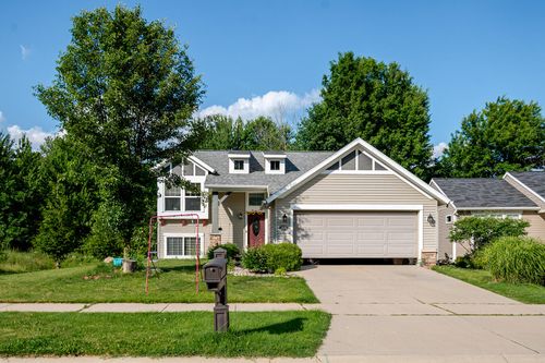 2574 Winterberry St, Holt, MI, 48842-7735 | Card Image