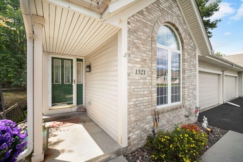 1521 Quietwood Ln, West Bend, WI, 53090-1792 | Card Image