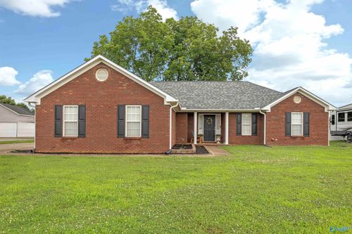 111 Gin Creek Xing, Decatur, AL, 35603-6137 | Card Image