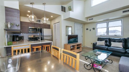 6 N Adams, Margate, NJ, 08402 | Card Image