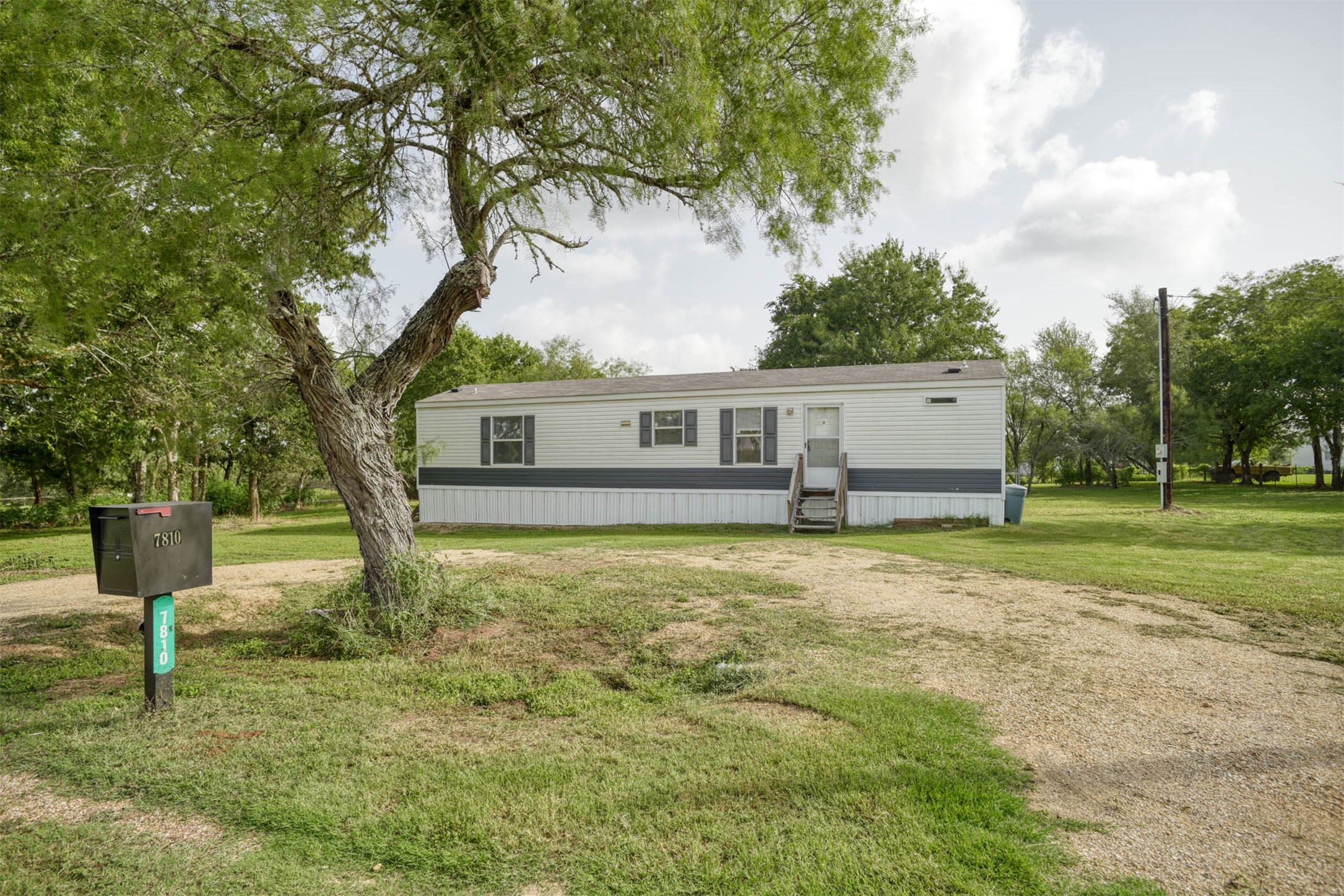 Saint Charles St, Flatonia, TX 78941