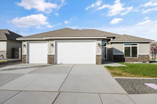 7174 W 30th Ave, Kennewick, WA, 99338-2561 | Card Image
