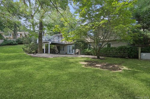 15 Dianas Cir, Roslyn, NY, 11576-1810 | Card Image