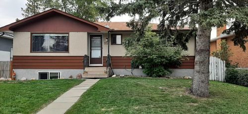 914 37 Street Se, Home with 5 bedrooms, 2 bathrooms and 2 parking in Calgary AB | Card Image