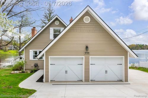 999 Lakeside Dr, Brighton, MI, 48116-1431 | Card Image