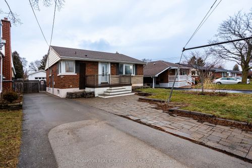 16 Fernwood Cres, Hamilton, ON, L8T3L1 | Card Image